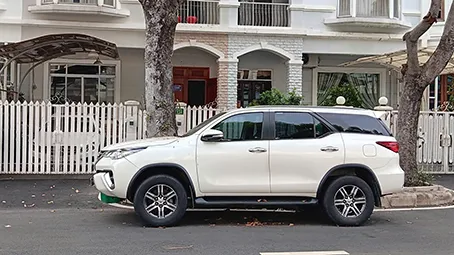 Dịch vụ thuê xe 4 chỗ có tài xế chuyên nghiệp