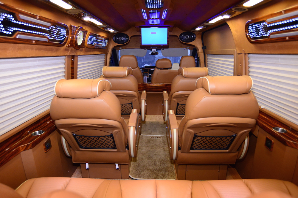 Thuê xe limousine 9 chỗ Hà Nội có tài xế