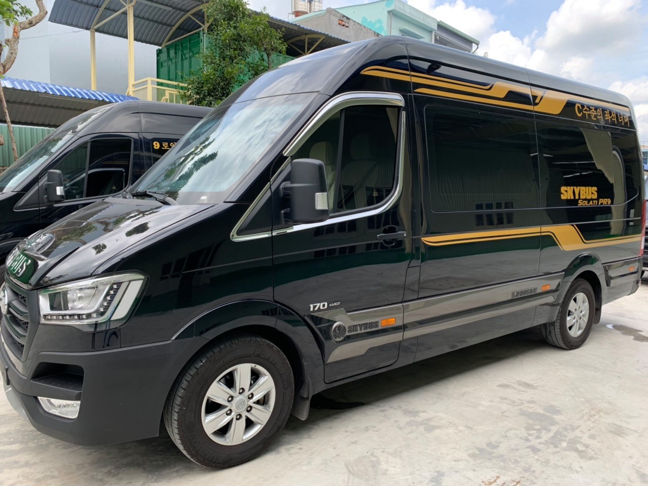 Thuê xe Limousine Sài Gòn cho dịch vụ cao cấp