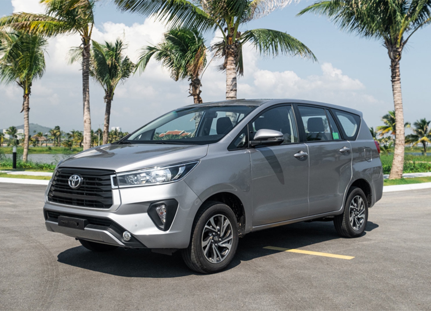 Thuê xe Toyota Innova 7 chỗ đi Vũng Tàu có tài xế